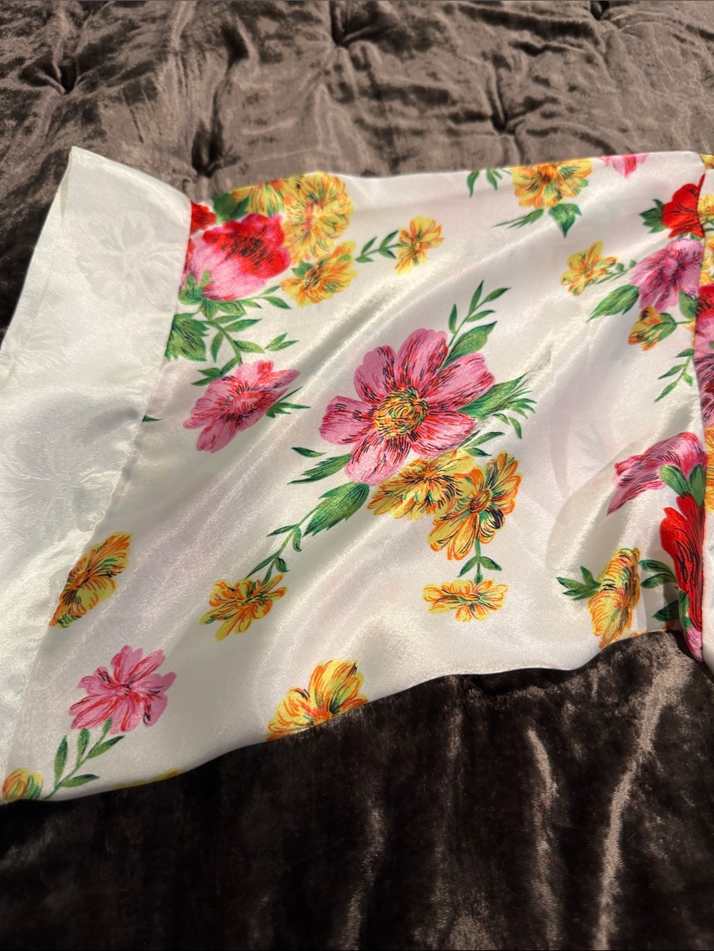 Victoria's Secret Gold Label- Cream Floral Satin Kimono - Picture 14 of 15